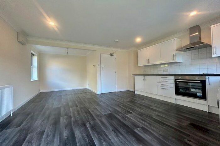 3 Bedroom Property To Rent In Burnside, Cambridge, CB1