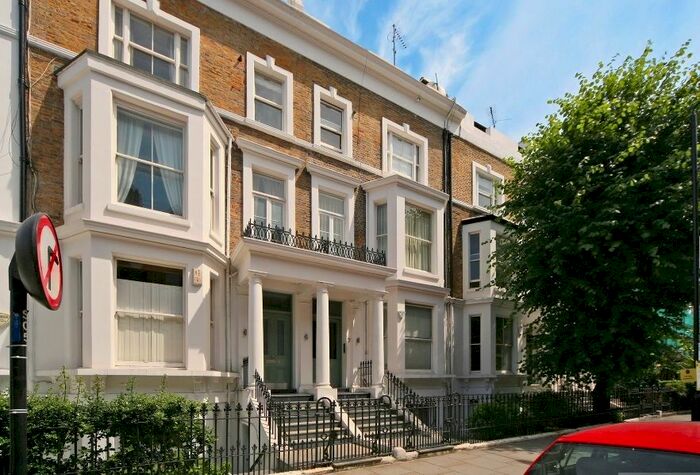 2 Bedroom Flat To Rent In Cromwell Crescent, Earls Court, London, SW5