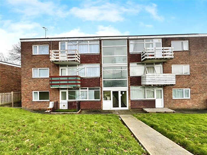 3 Bedroom Flat To Rent In Cypress Court, Rochester, Kent, ME2