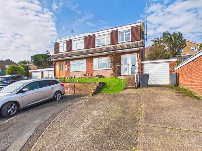 3 Bedroom House For Sale In Owl Close, South Croydon, CR2