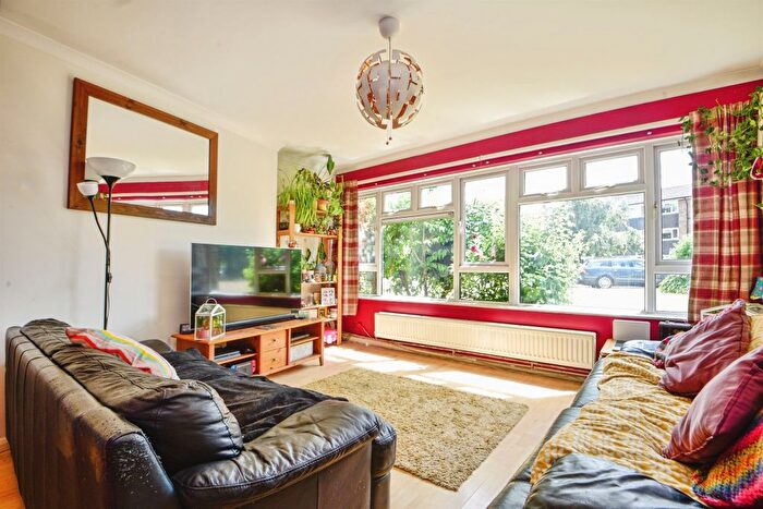 2 Bedroom Flat For Sale In Grove Crescent, Croxley Green, Rickmansworth, WD3