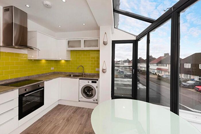 3 Bedroom Maisonette For Sale In Pickford Lane, Bexleyheath, DA7