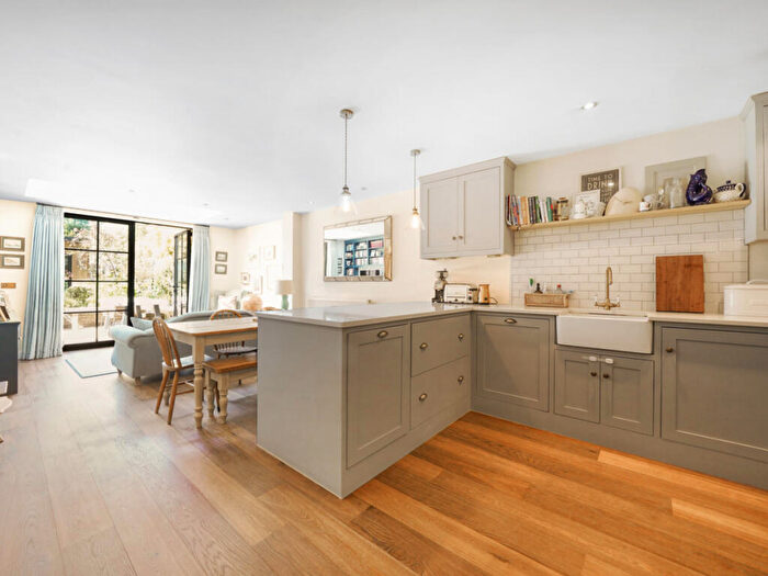3 Bedroom Flat For Sale In Brondesbury Villas, London, NW6