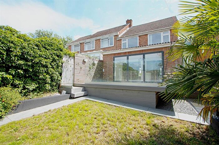 3 Bedroom Semi-Detached House For Sale In James Square, Billericay, CM11
