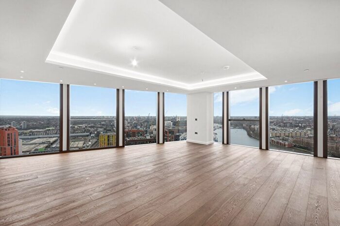 4 Bedroom Flat To Rent In Carnation Way, London, SW8