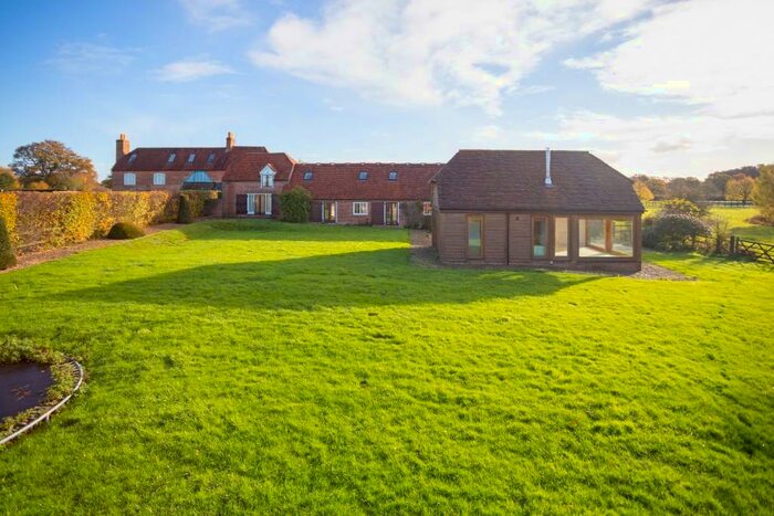 4 Bedroom Barn Conversion To Rent In Wheatlands Lane, Crockhamheath, Newbury, ., RG20