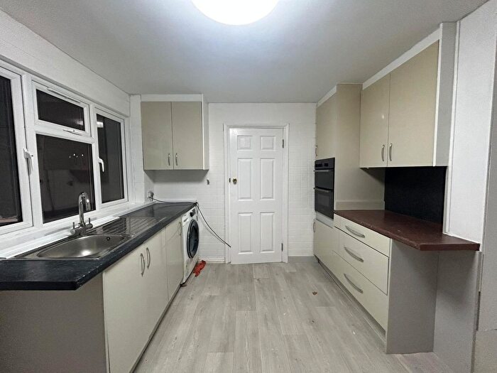 4 Bedroom Semi Detached House To Rent In Hayes, UB3