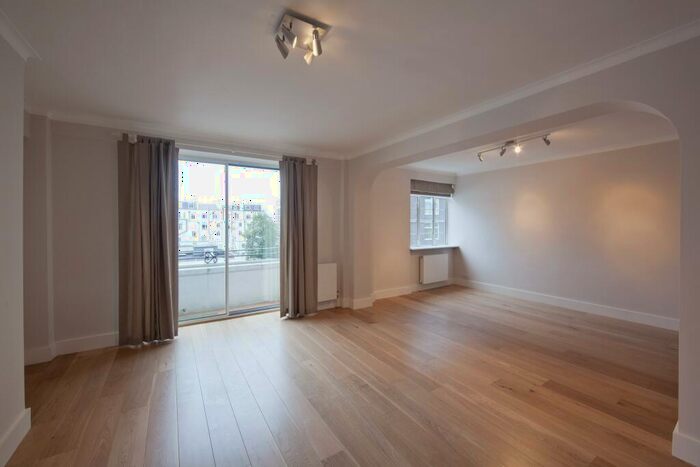 3 Bedroom Apartment To Rent In St James Close, St John's Wood, London, NW8