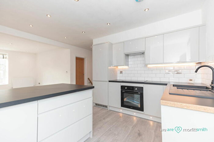3 Bedroom Apartment To Rent In Holme Lane, Hillsborough, S6