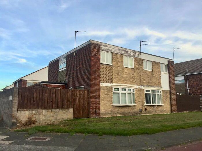 3 Bedroom Semi-Detached House To Rent In Dryden Close, South Shields, NE34