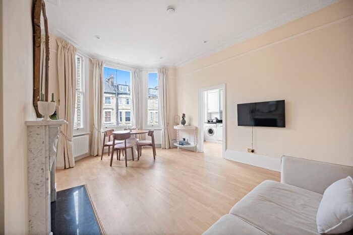 2 Bedroom Flat To Rent In Crossfield Road, London, NW3