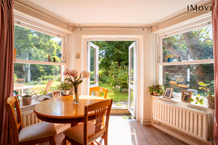 2 Bedroom Flat For Sale In Church Road, London, SE19