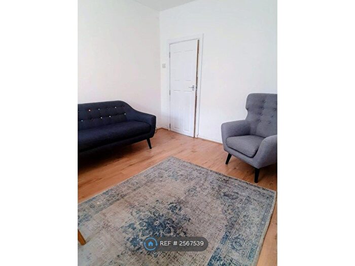 3 Bedroom Flat To Rent In Matilda House, London, E1W