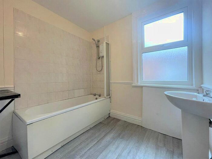 1 Bedroom Flat To Rent In Westbourne Avenue, Princes Avenue, Hull, HU5