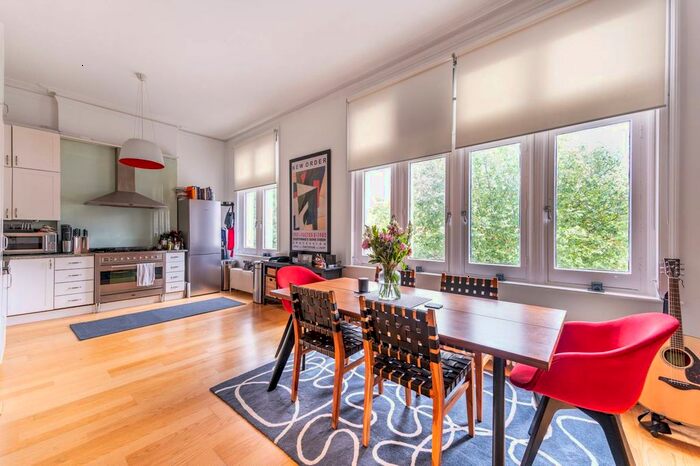 2 Bedroom Flat To Rent In Palace Court, Notting Hill, London, W2