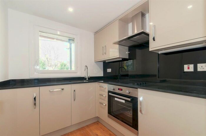 2 Bedroom Apartment To Rent In North Crescent, Leeds City Centre, LS2