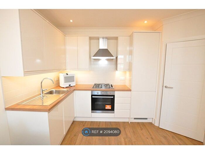 1 Bedroom Flat To Rent In High Road, London, N2