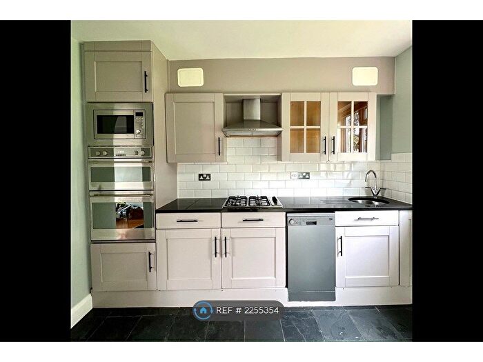 2 Bedroom Flat To Rent In Alexandra Park Road, London, N22