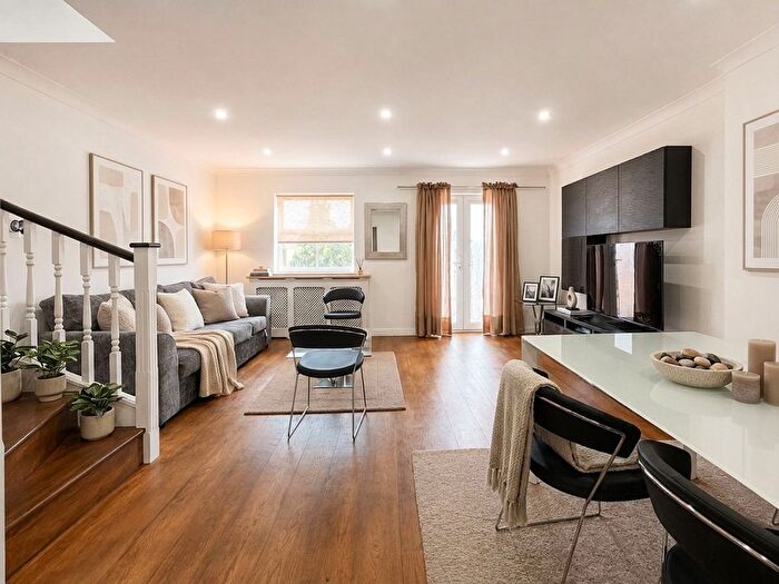 4 Bedroom End Of Terrace House To Rent In Ribblesdale Avenue, London, N11