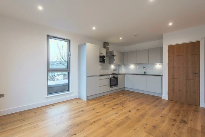 2 Bedroom Apartment To Rent In Hill View Apartments, Henley On Thames, RG9