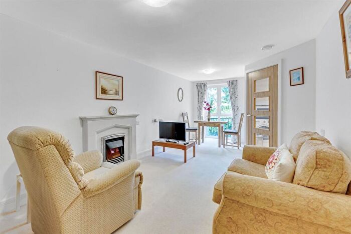 1 Bedroom Apartment For Sale In Crayshaw Court, Abbotsmead Place, Caversham, Reading, RG4