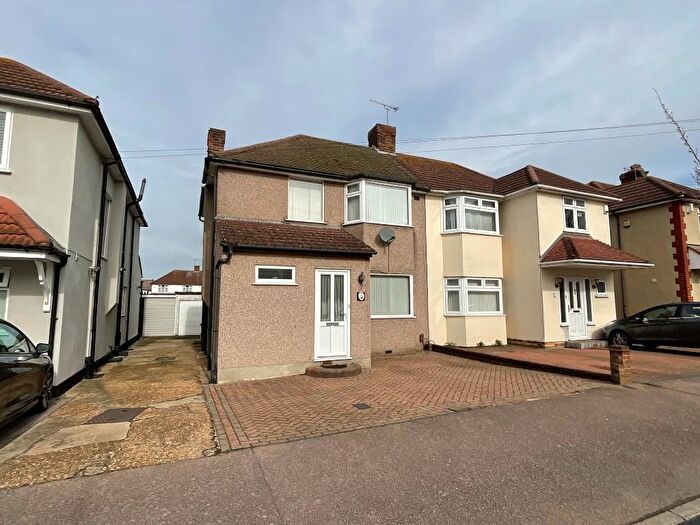 3 Bedroom Semi Detached House For Sale In Elm Park, Hornchurch, RM12