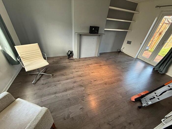 4 Bedroom Semi-Detached House To Rent In Ringway, Southall, UB2