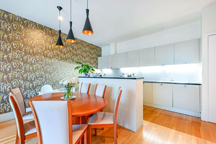 2 Bedroom Flat To Rent In Copenhagen Street, Islington, London, N1