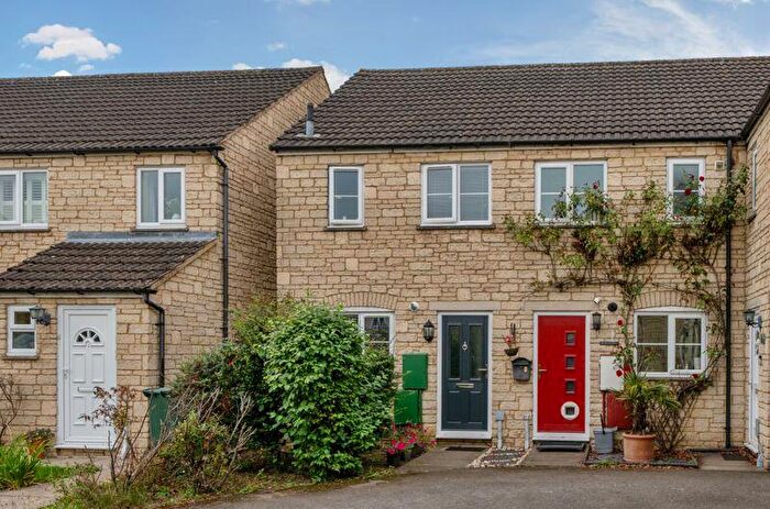 2 Bedroom End Of Terrace House For Sale In Avocet Way, Bicester, OX26
