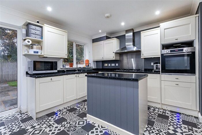 4 Bedroom Link Detached House For Sale In The Hemsleys, Pease Pottage, Crawley, West Sussex, RH11