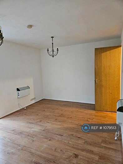 1 Bedroom Maisonette To Rent In Ash Walk, Wembley, HA0