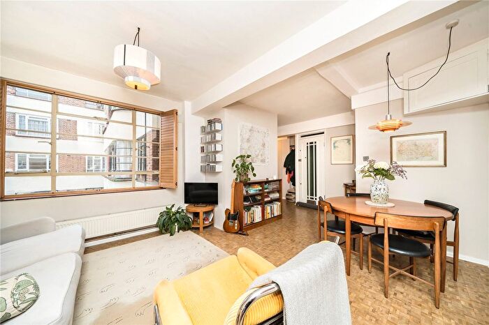 2 Bedroom Flat For Sale In Beaumont Court, Upper Clapton Road, London, E5