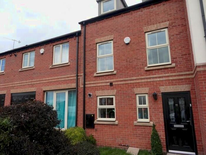 3 Bedroom Town House To Rent In Quarryfields, Darnall, Sheffield, S9