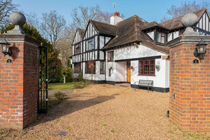 3 Bedroom Semi Detached House For Sale In Ashley Park Crescent, Walton-On-Thames, KT12