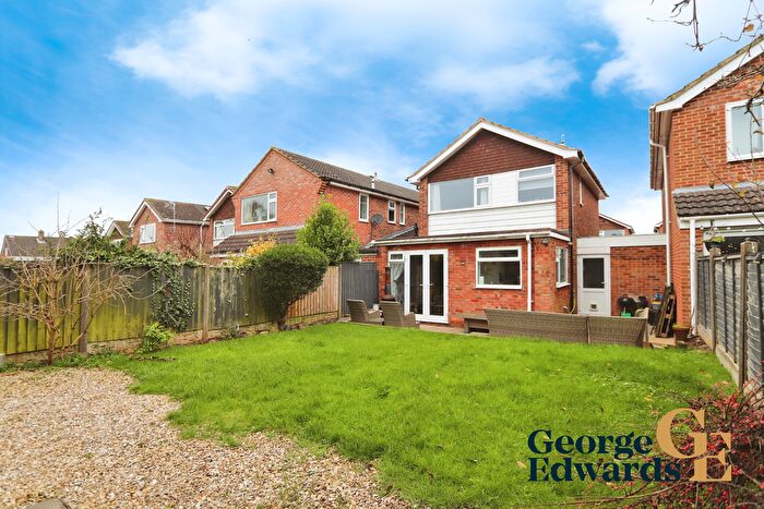 3 Bedroom Link Detached House For Sale In Ashfield Drive, Moira, DE12