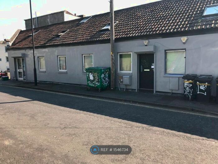 4 Bedroom Flat To Rent In Ninetree Hill, Bristol, BS1