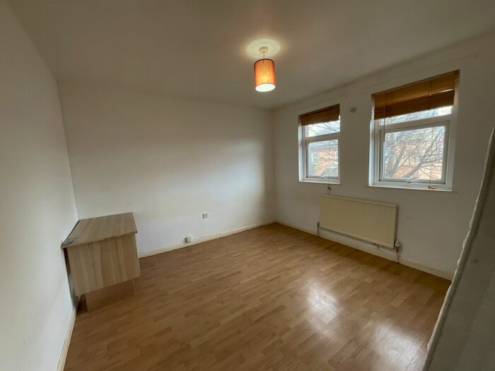 2 Bedroom Flat To Rent In Temple Court, Cambridge, CB4