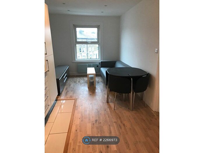 2 Bedroom Flat To Rent In Flaxman Road, London, SE5
