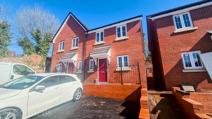 2 Bedroom Property To Rent In Farmhouse Close, Cradley Heath, B64