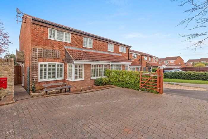 3 Bedroom End Terrace House For Sale In Fairfax Close, Thame, OX9