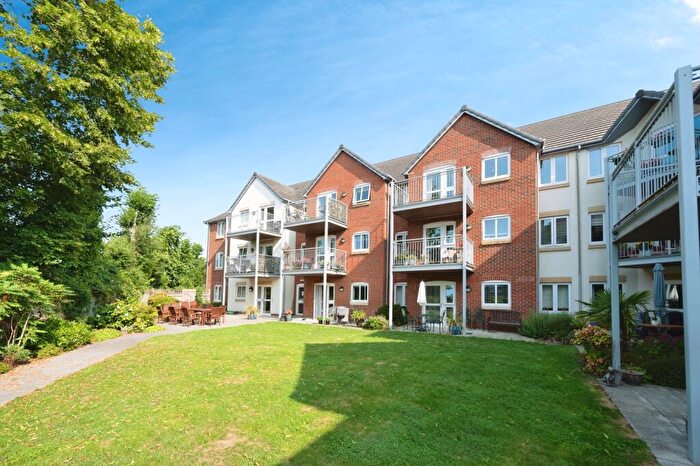 1 Bedroom Flat For Sale In St. Marys Road, Hayling Island, Hampshire, PO11
