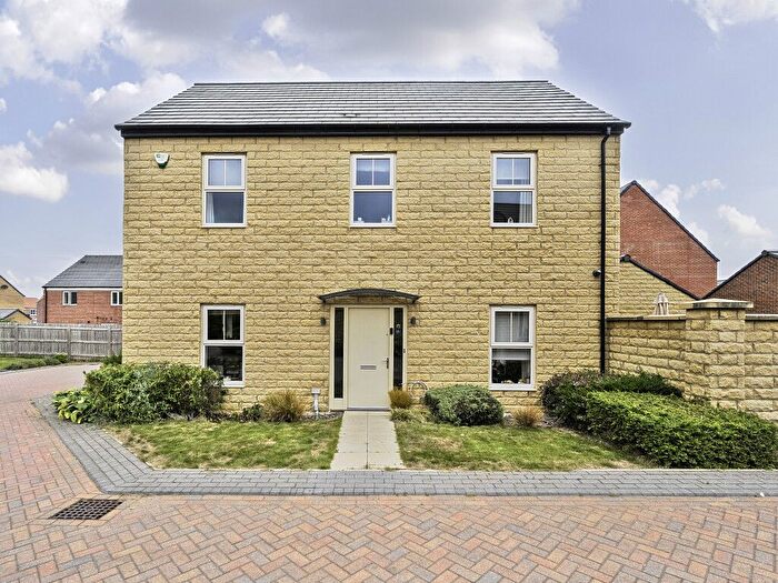 4 Bedroom Detached House For Sale In Hoult Court, Wakefield, West Yorkshire, WF1