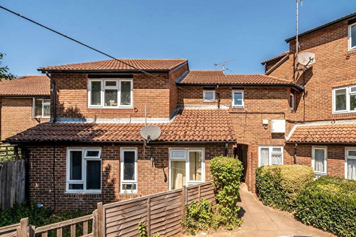1 Bedroom Flat To Rent In Starling Walk, Hampton, TW12