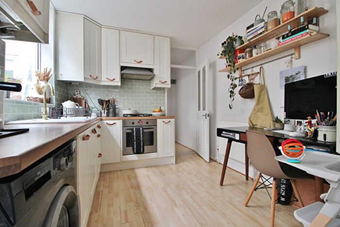 2 Bedroom Flat For Sale In Orchard Road, Southsea, PO4