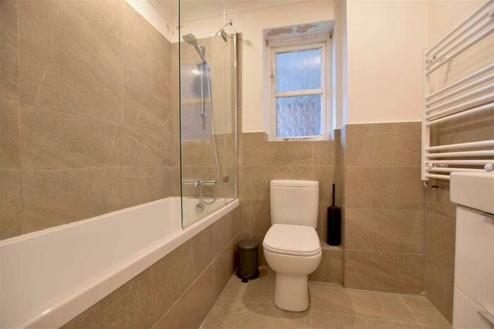 1 Bedroom Flat To Rent In Somers Road, Reigate, RH2