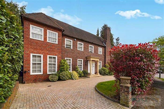 7 Bedroom Flat To Rent In Cedars Close, Hendon, NW4