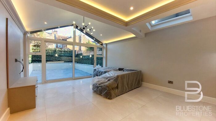 2 Bedroom Flat To Rent In Eastwood Street, London, SW16