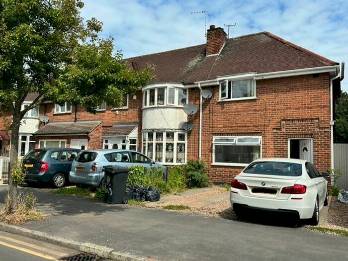 3 Bedroom Town House To Rent In Wicklow Drive, Leicester, LE5