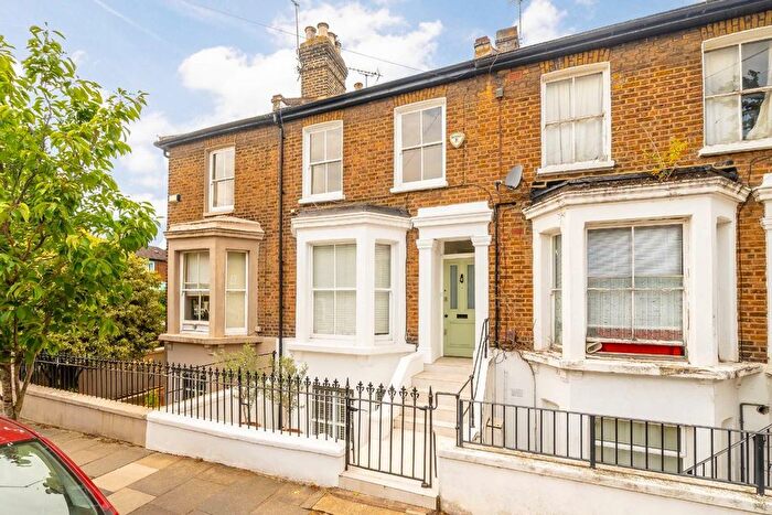 3 Bedroom Terraced House For Sale In Myrtle Road, Acton, W3