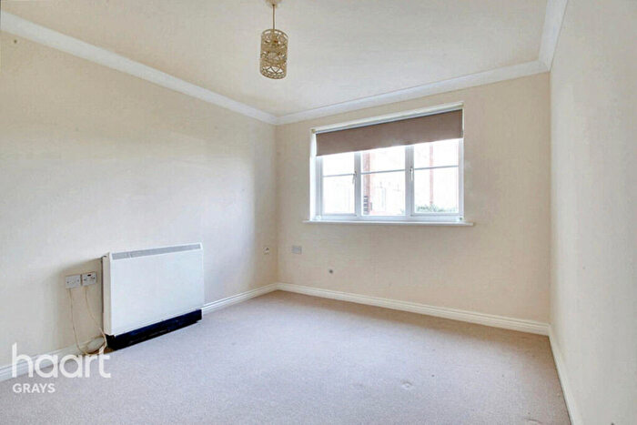 2 Bedroom Flat For Sale In Dunlop Road, Tilbury, RM18
